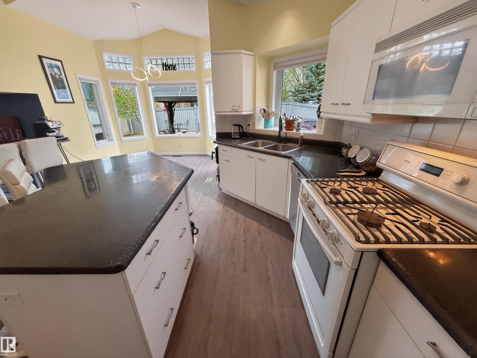 11 LACOMBE DR - 14