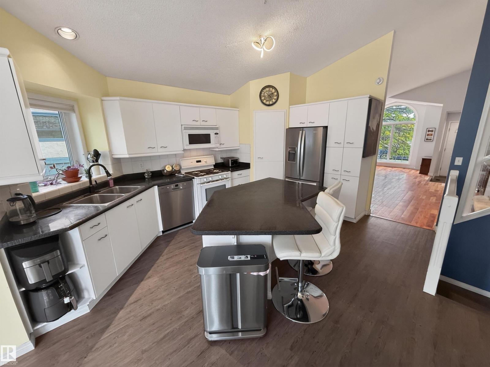 11 LACOMBE DR - Image 3