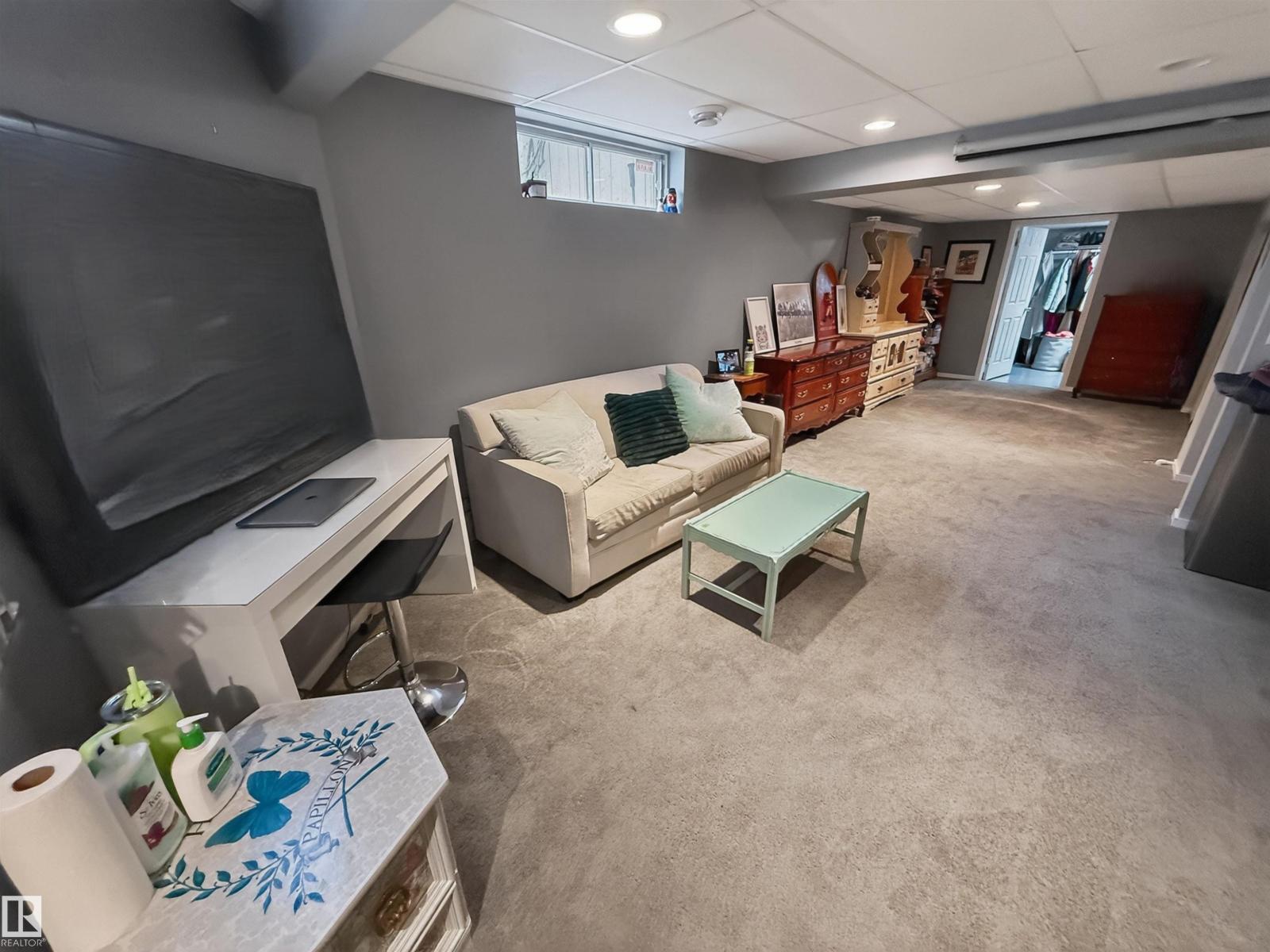 11 LACOMBE DR - 33