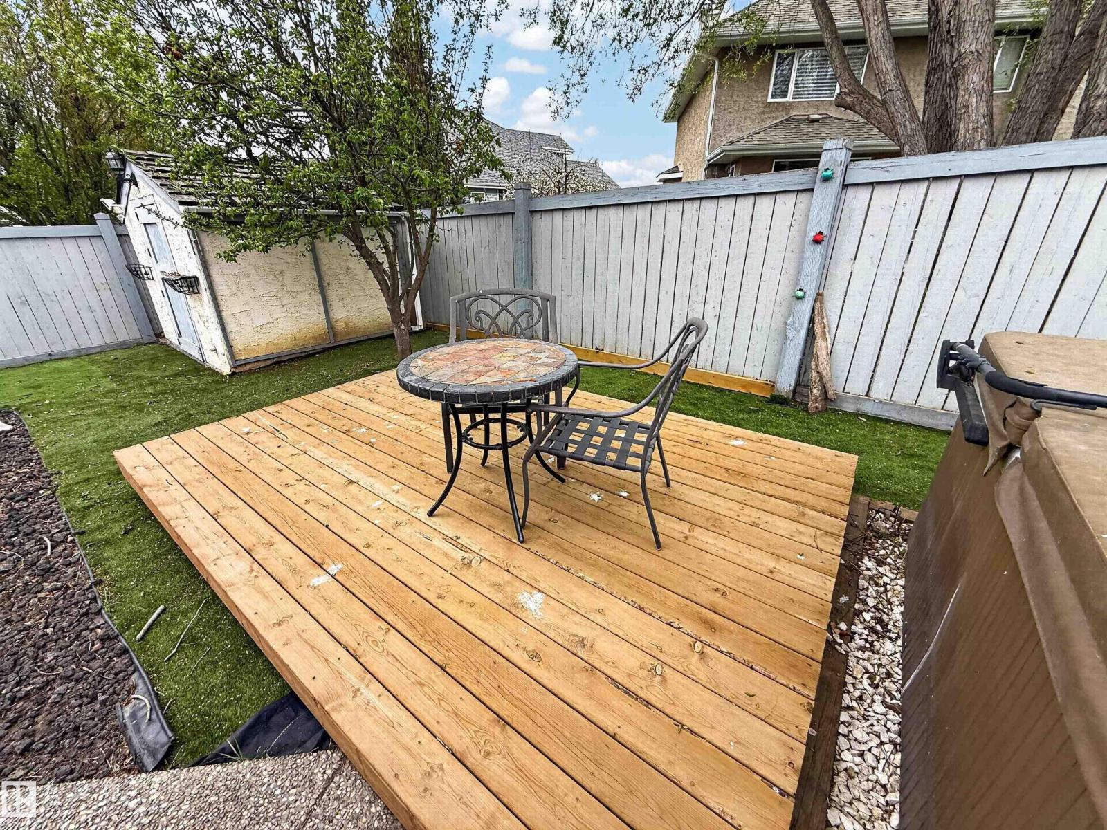 11 LACOMBE DR - 44