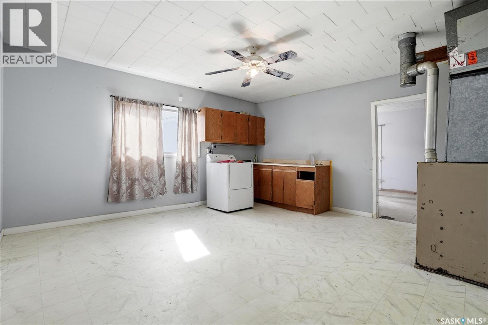1233 QUEEN STREET - 16