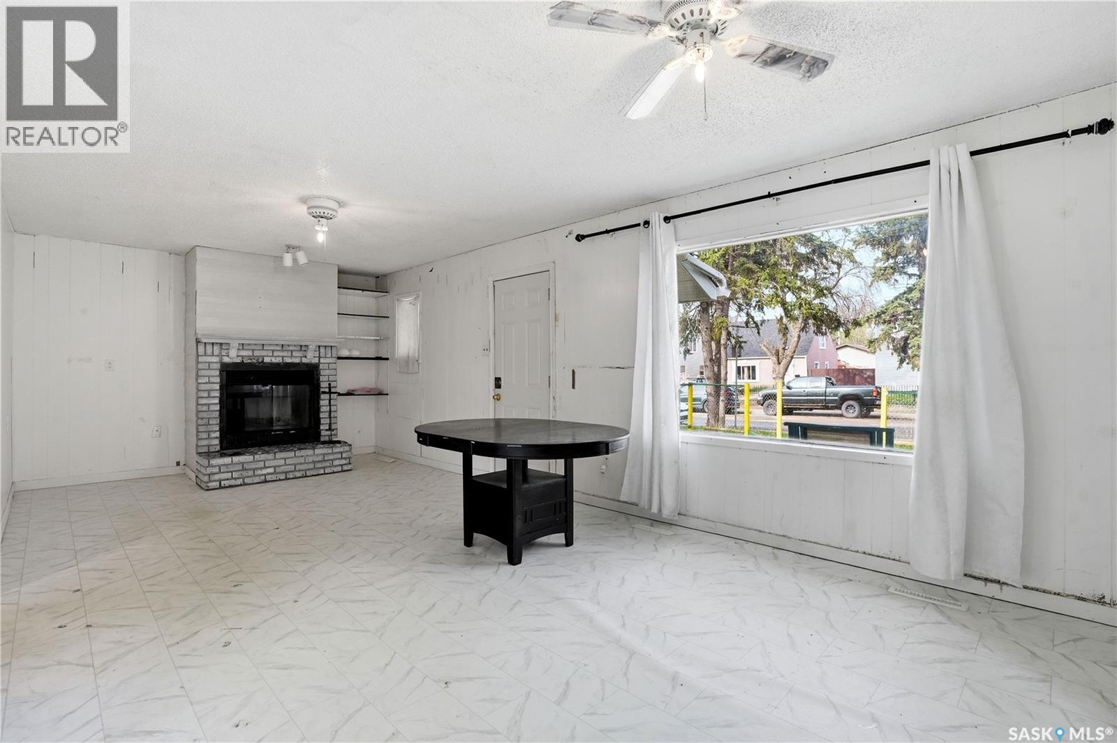 1233 QUEEN STREET - 6