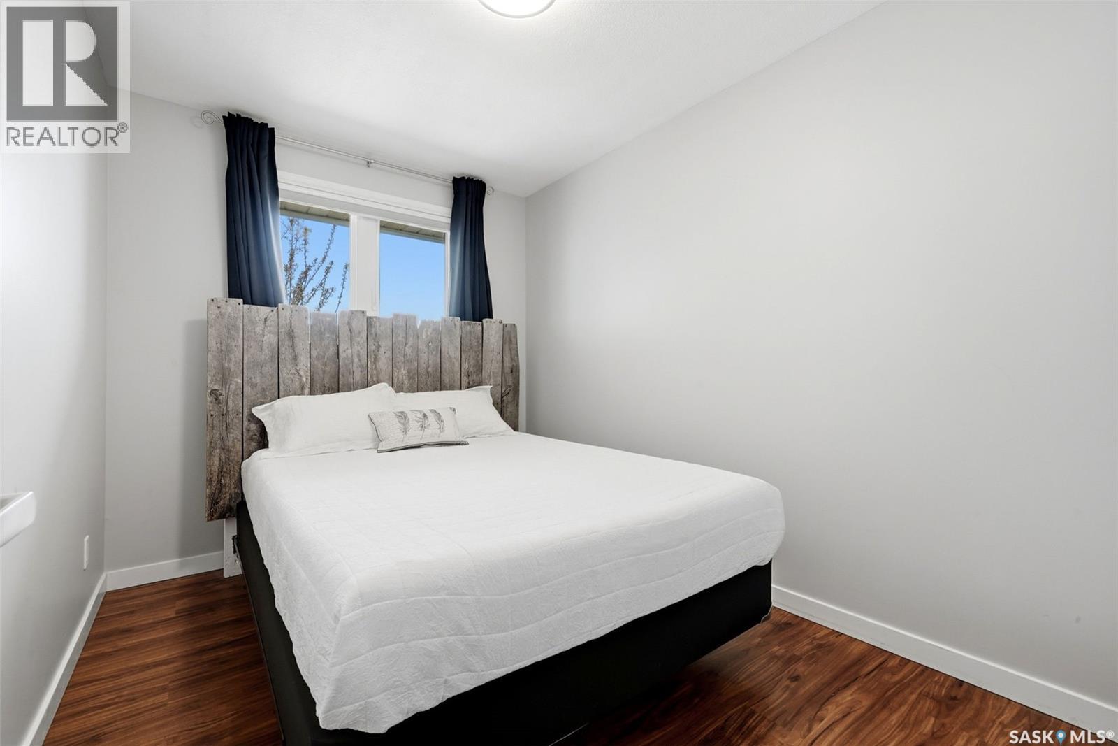 60 French CRESCENT - 19