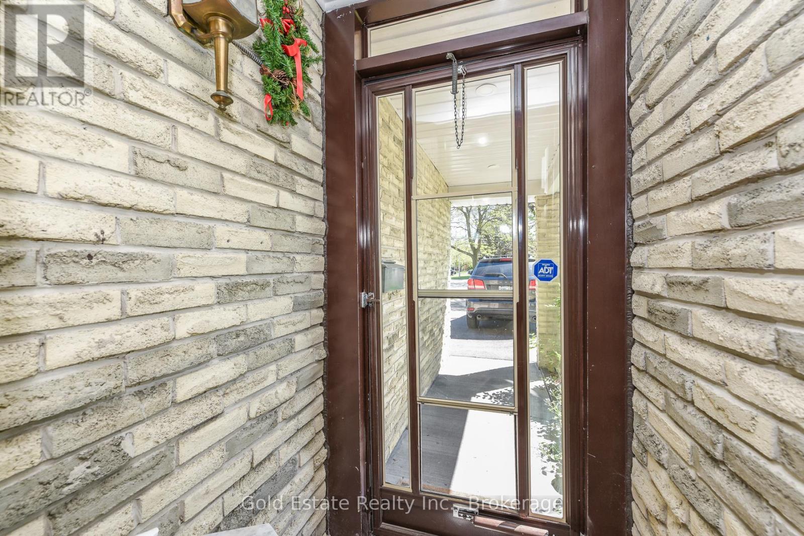 14 LEACREST STREET - 31