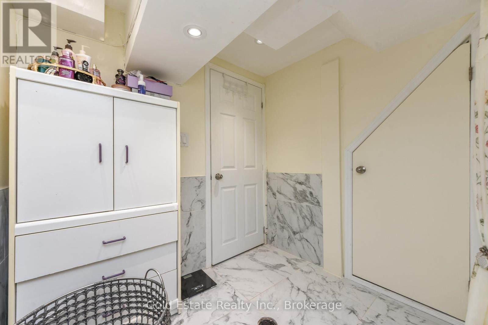 14 LEACREST STREET - 38