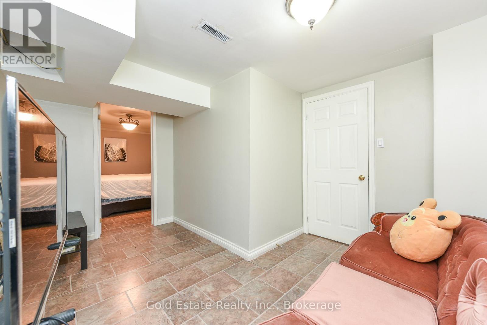 14 LEACREST STREET - 39