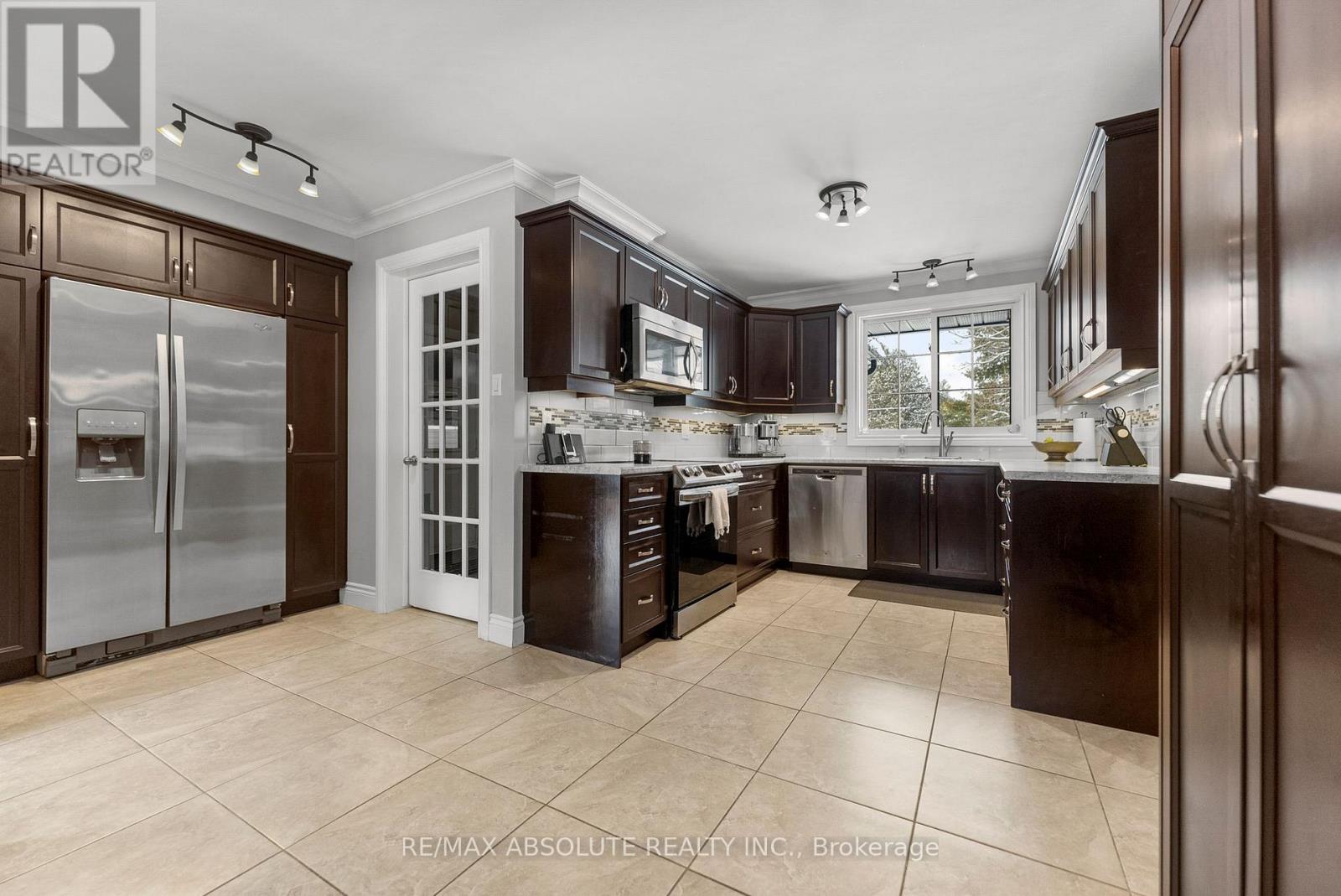 131 BURNS DRIVE - 16