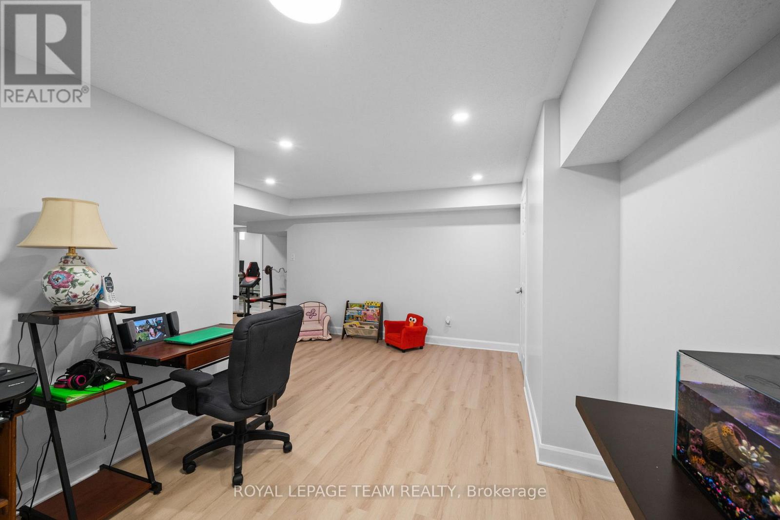 6936 MARY ANNE DRIVE - 32