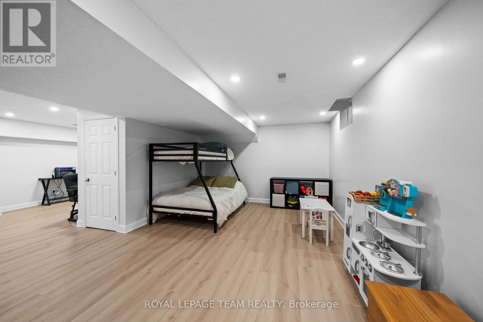 6936 MARY ANNE DRIVE - 34
