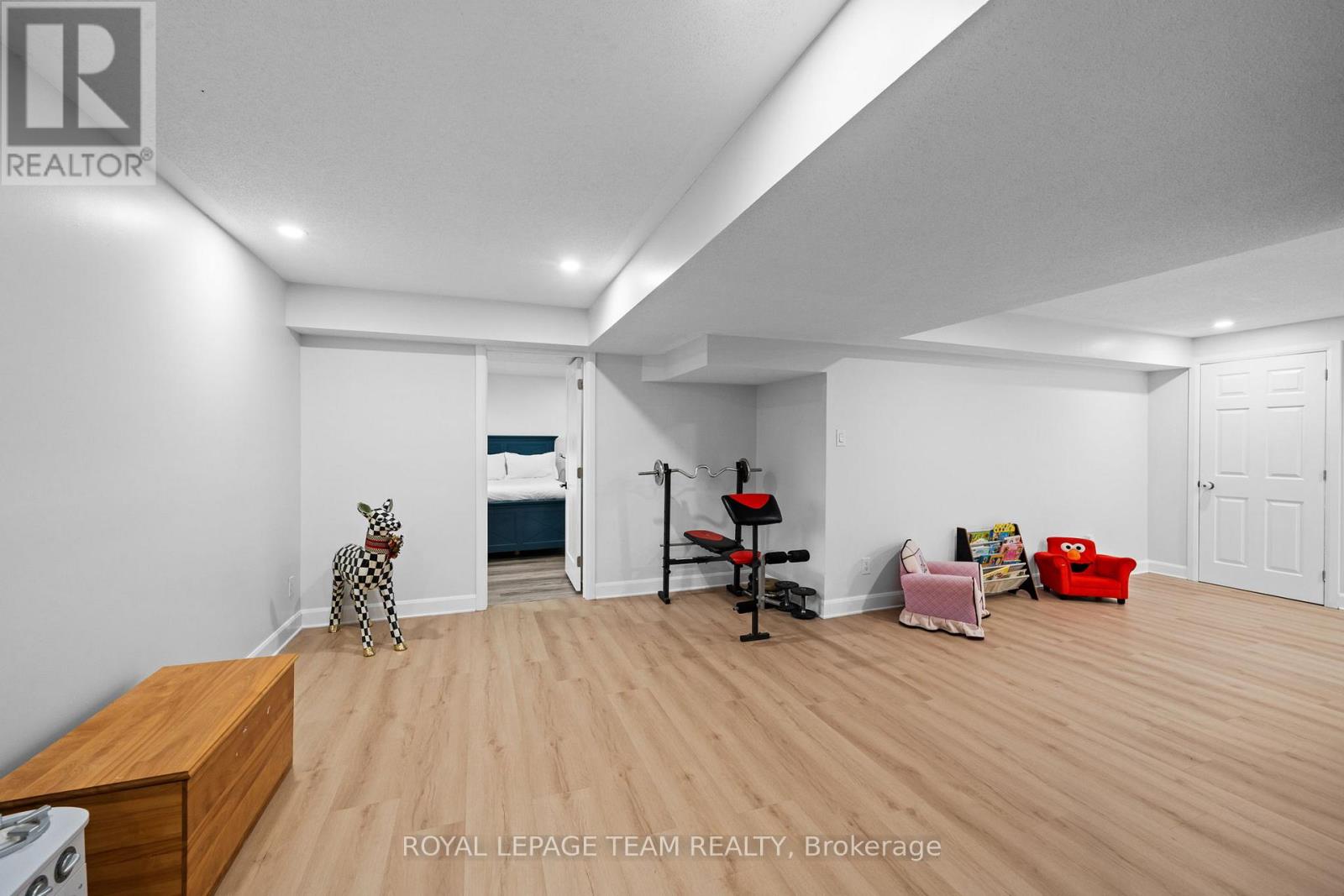6936 MARY ANNE DRIVE - 35