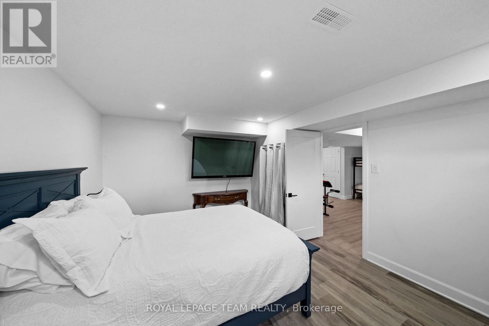 6936 MARY ANNE DRIVE - 37