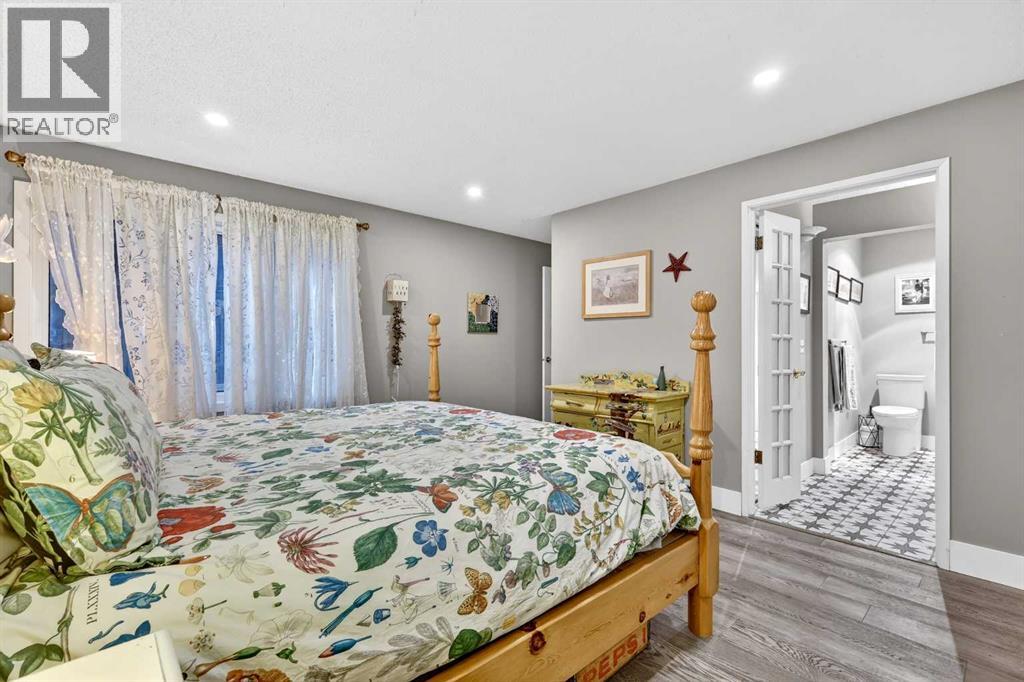 #832 860 Midridge Drive SE - 23