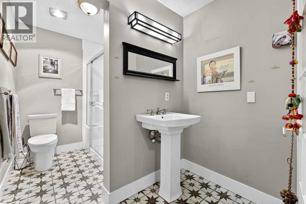 #832 860 Midridge Drive SE - 24