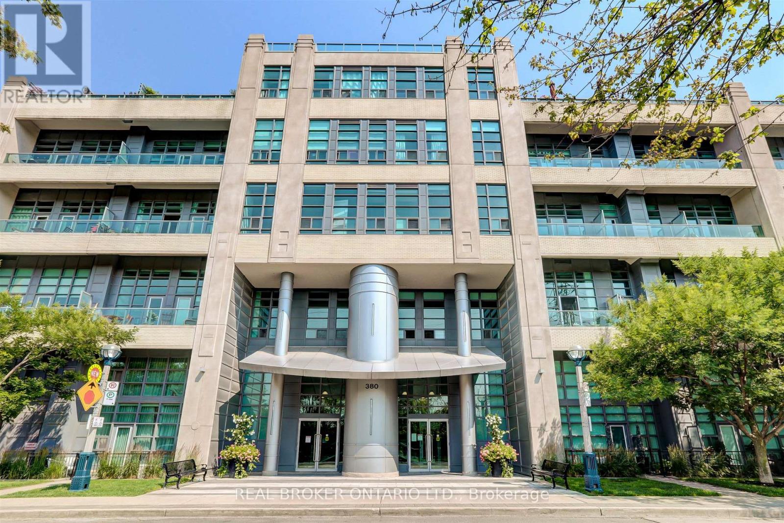 #209 380 MACPHERSON AVENUE - 45