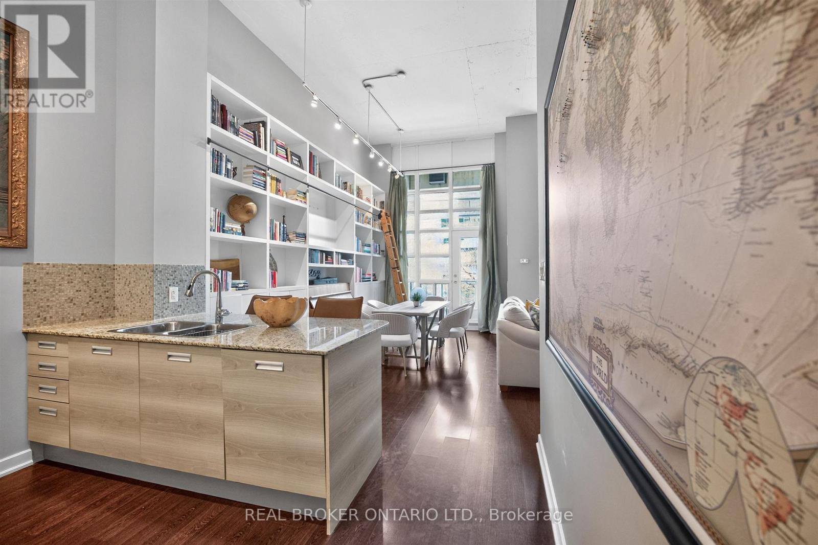 #209 380 MACPHERSON AVENUE - 5