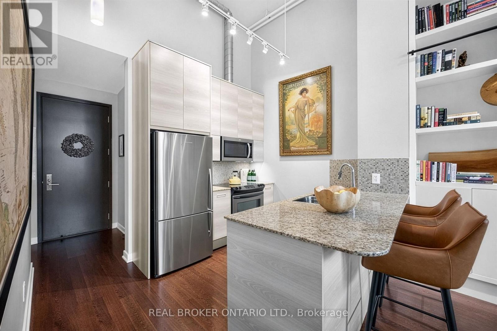 #209 380 MACPHERSON AVENUE - 8