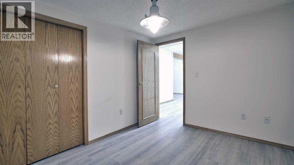 160 Riverstone Crescent SE - 26