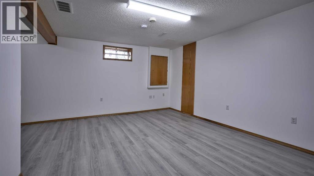 160 Riverstone Crescent SE - 24