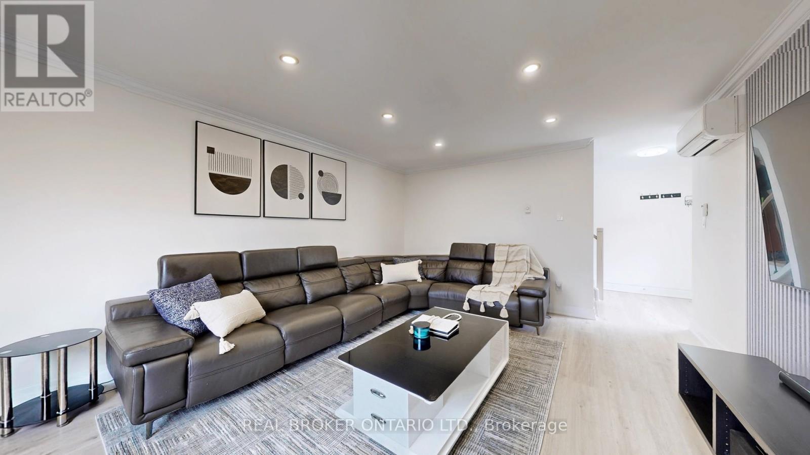 #26 909 KING STREET W - 6