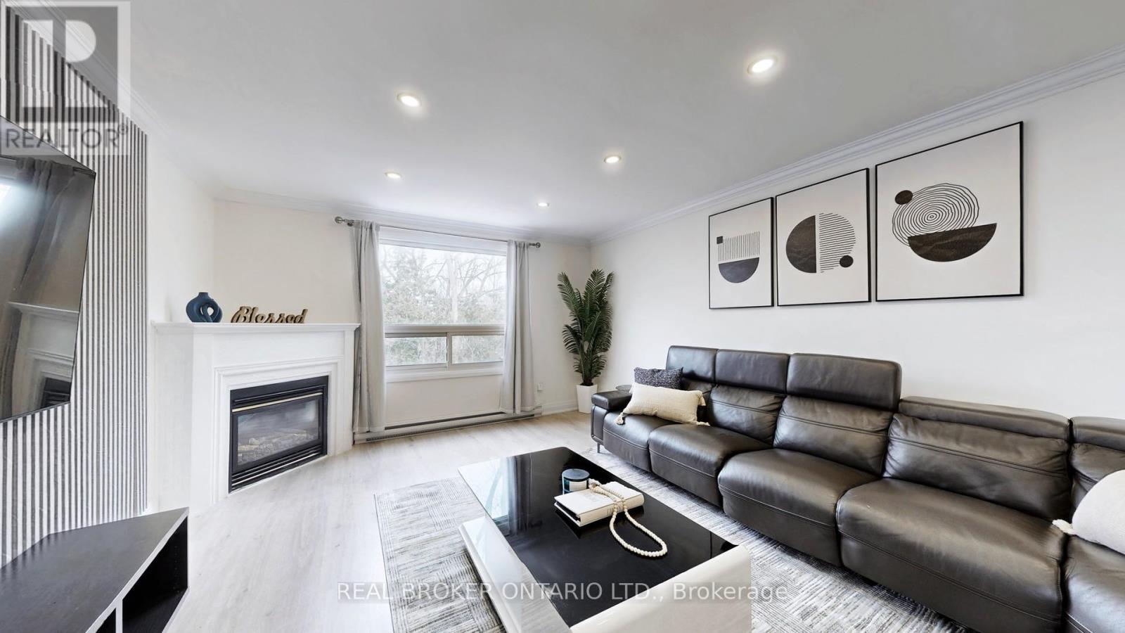 #26 909 KING STREET W - 7