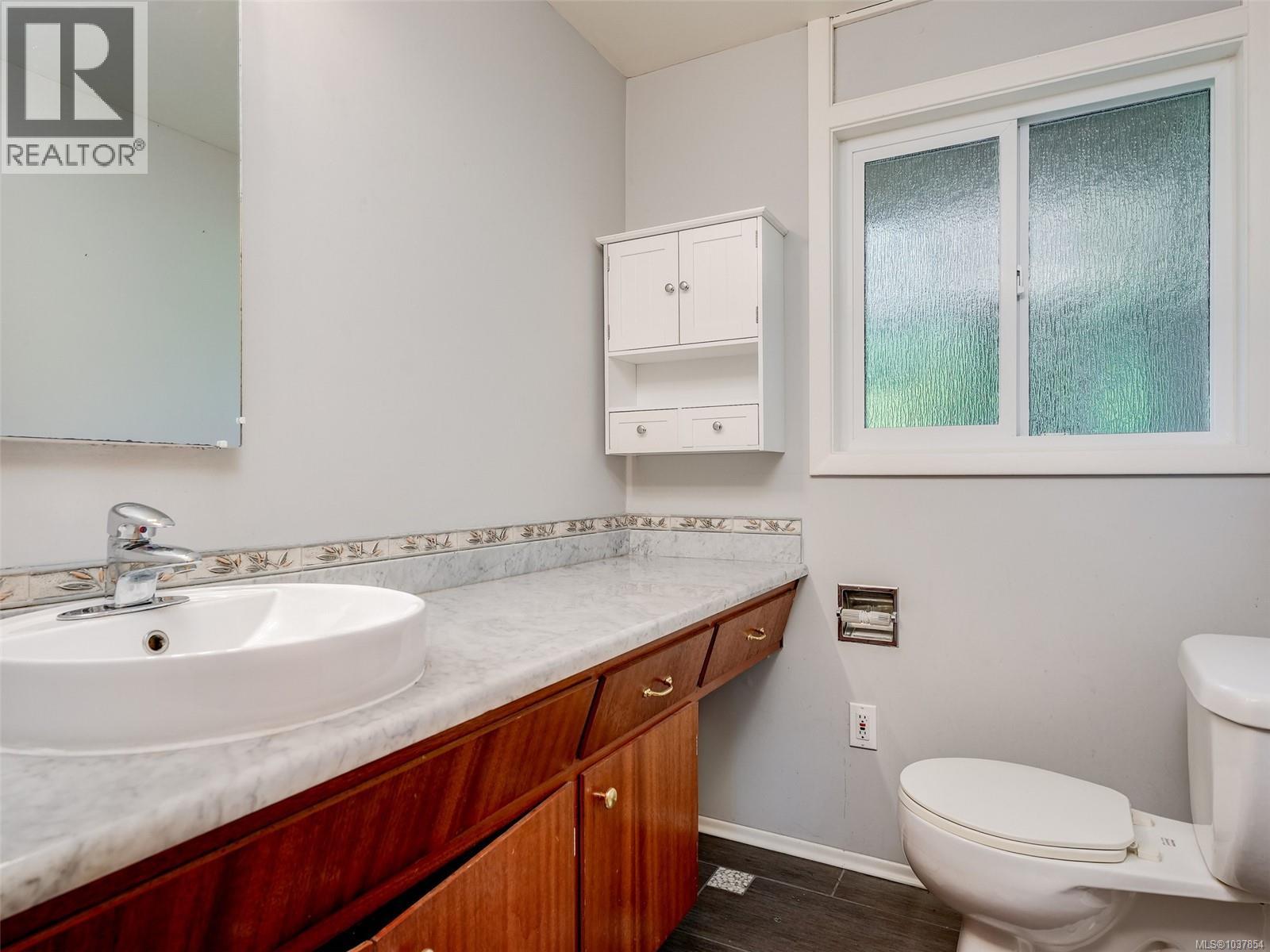 2429 Sutton Rd, Saanich