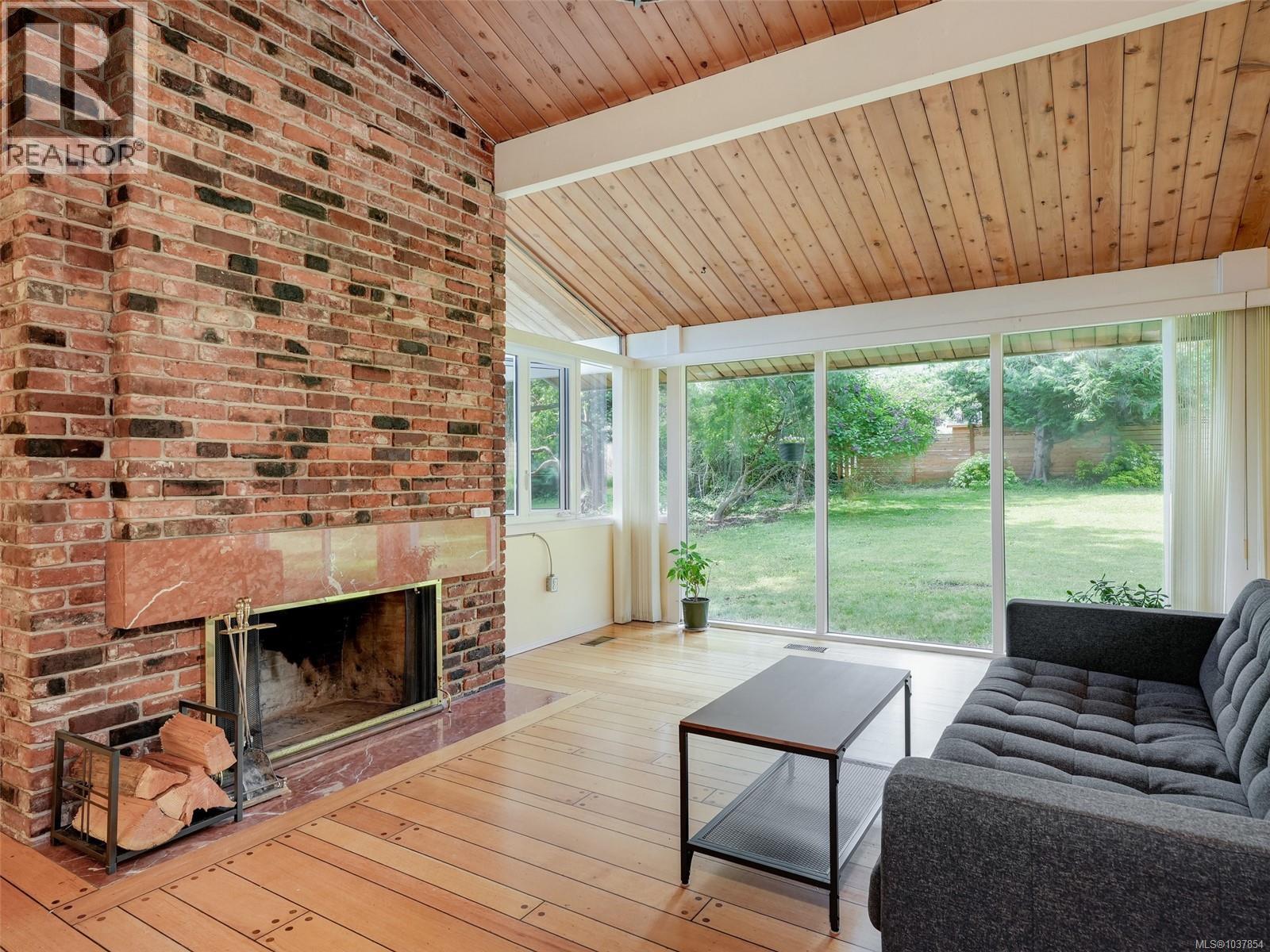 2429 Sutton Rd, Saanich