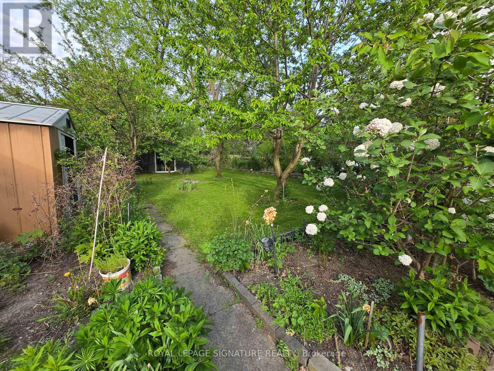 601 CONACHER DRIVE - 16