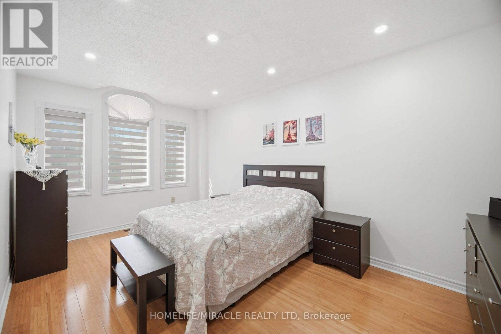 8 NASIR CRESCENT - 22