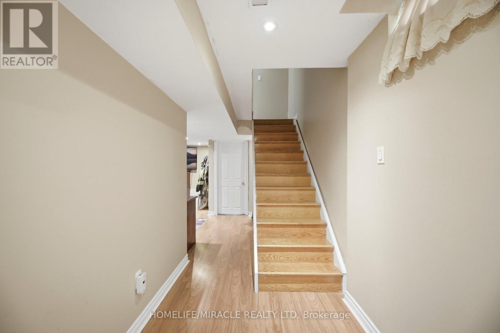 8 NASIR CRESCENT - 32