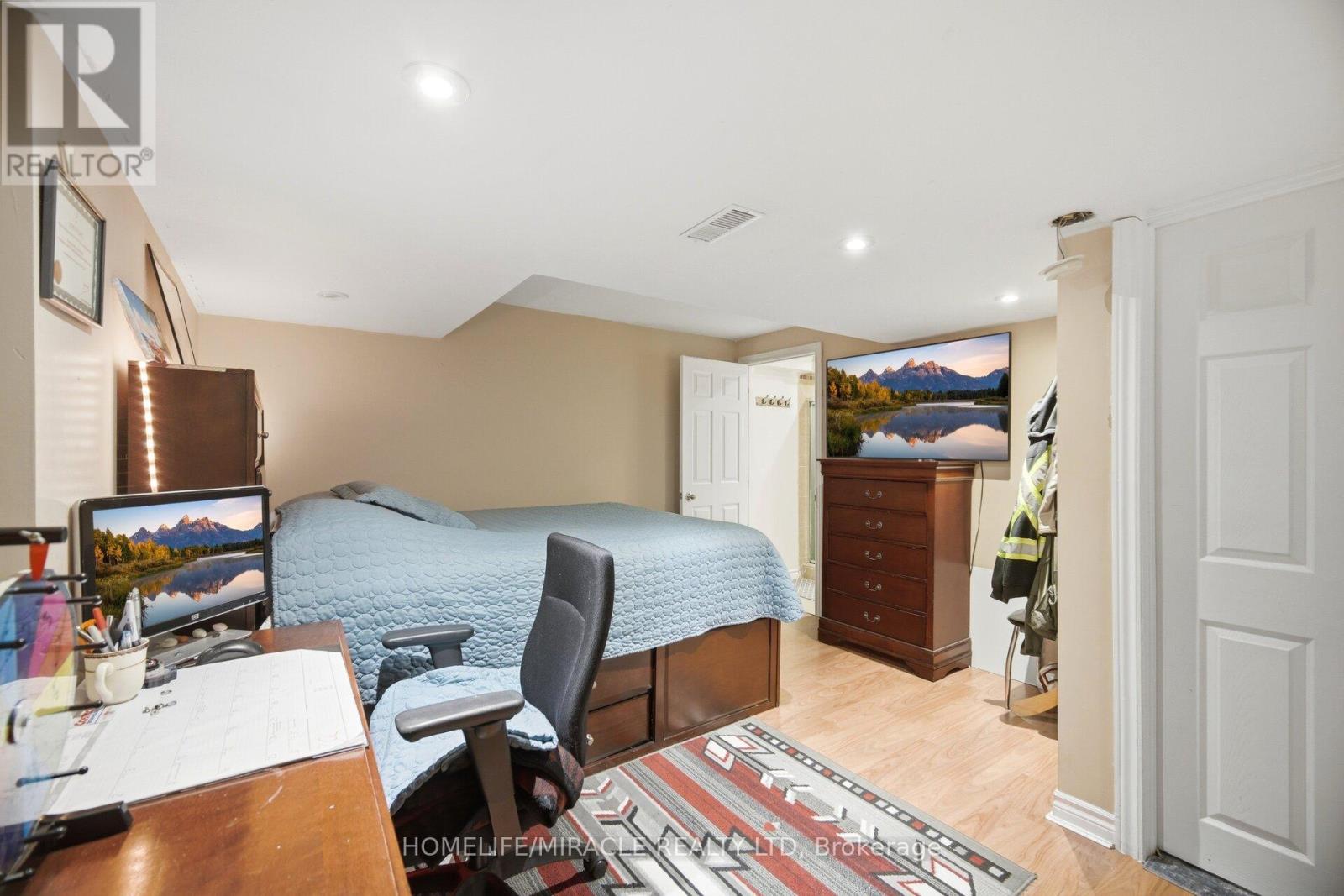 8 NASIR CRESCENT - 33