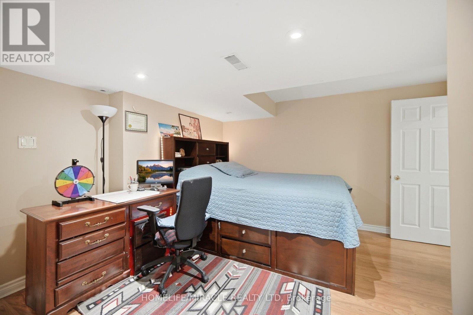 8 NASIR CRESCENT - 34