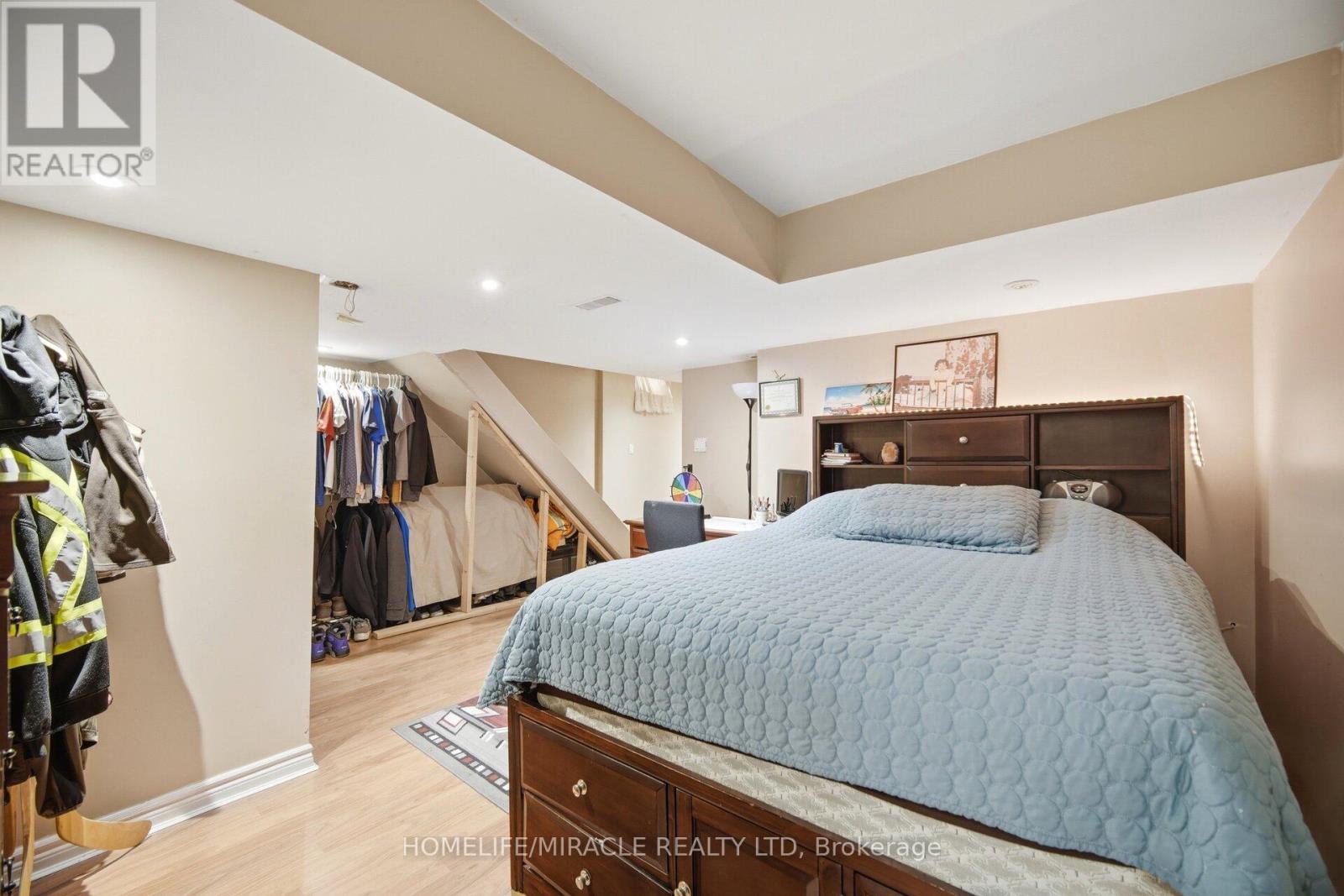 8 NASIR CRESCENT - 35