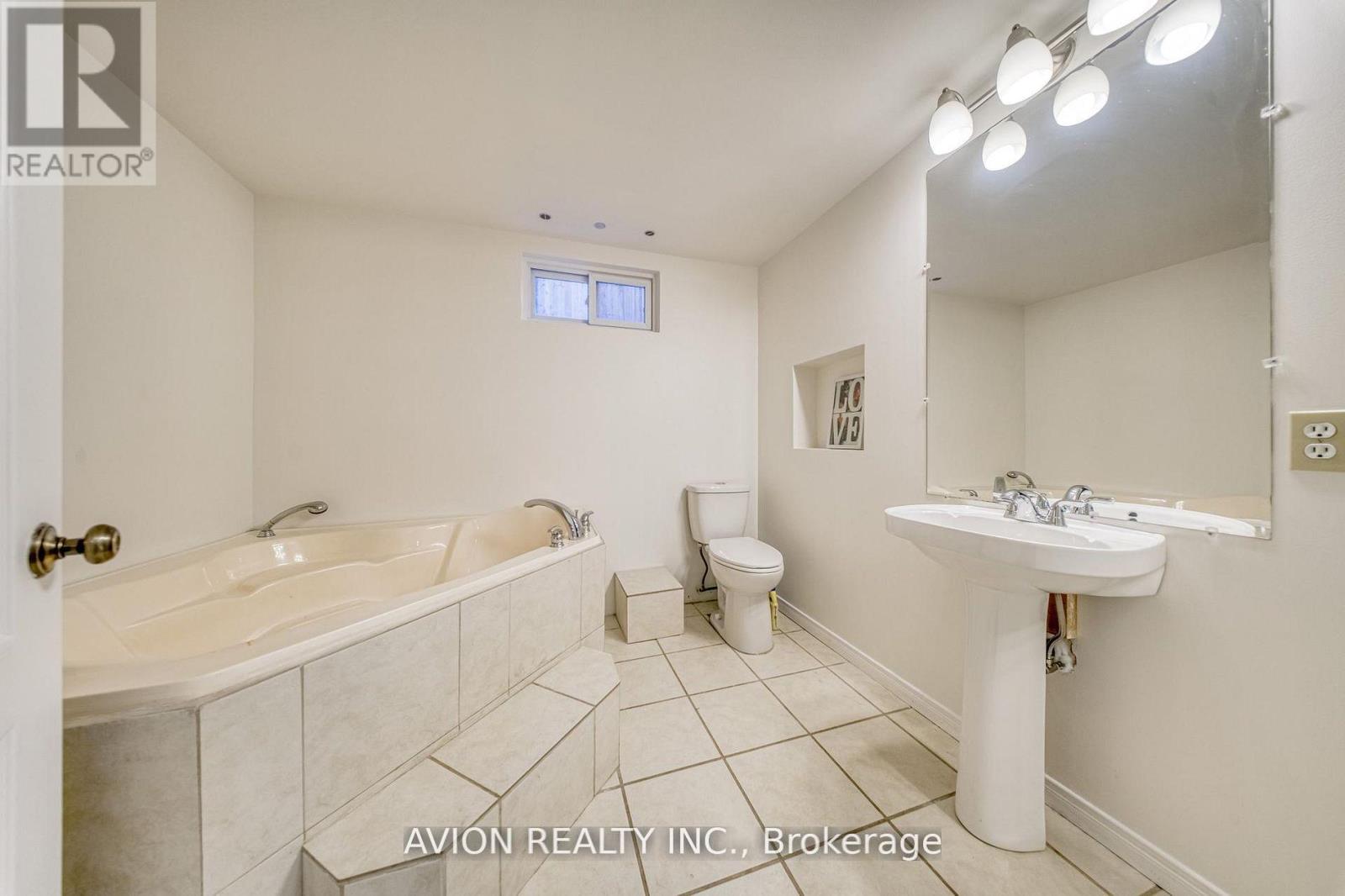 134 BUTTERFIELD CRESCENT - 41