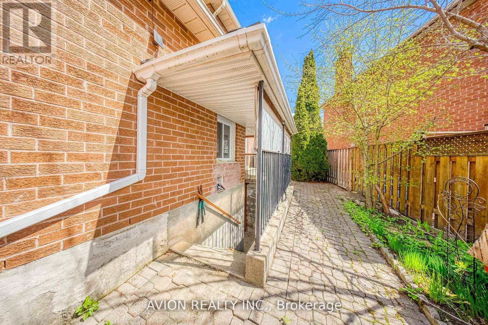 134 BUTTERFIELD CRESCENT - 43