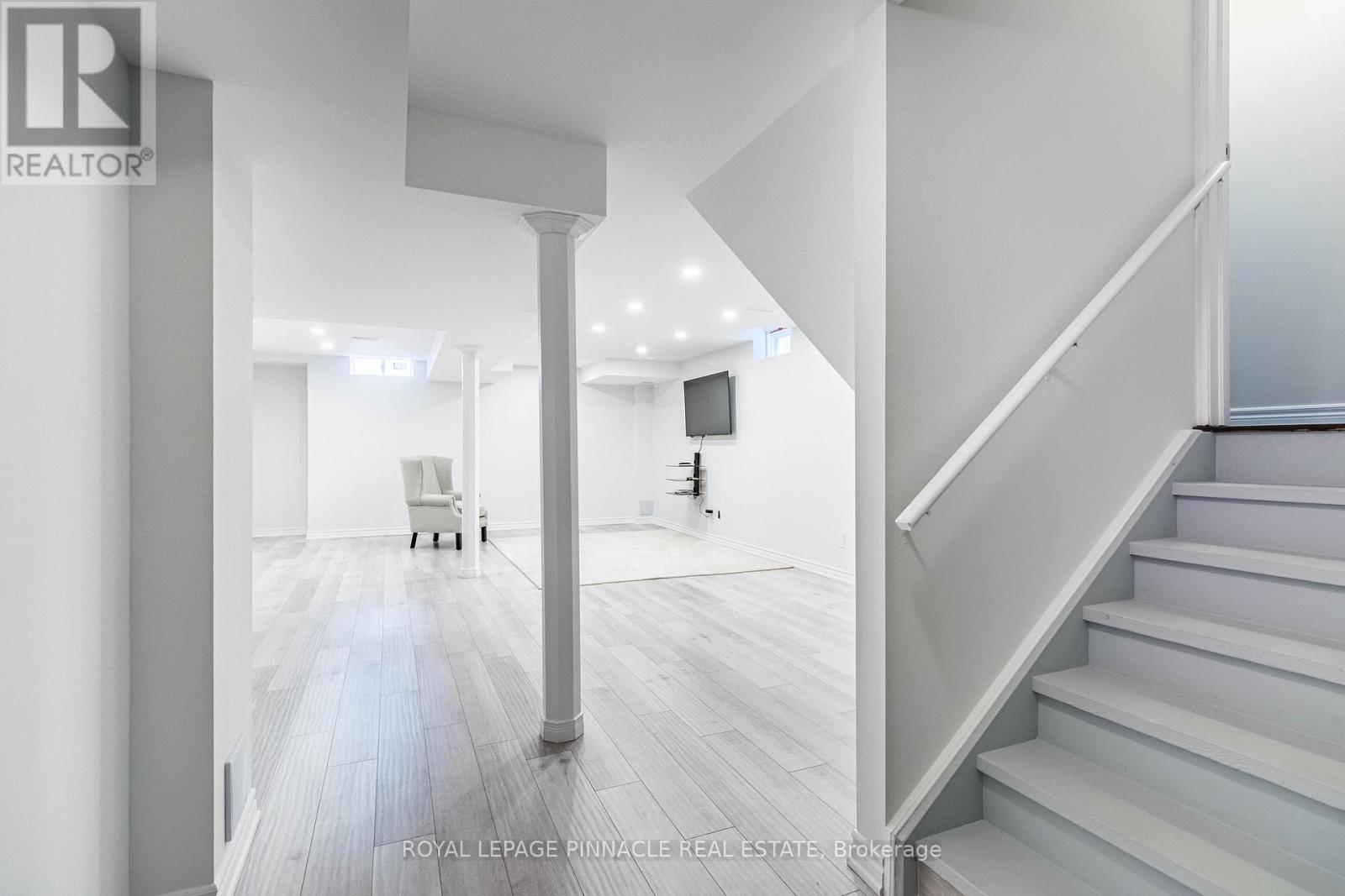 353 HINCKS DRIVE - 42