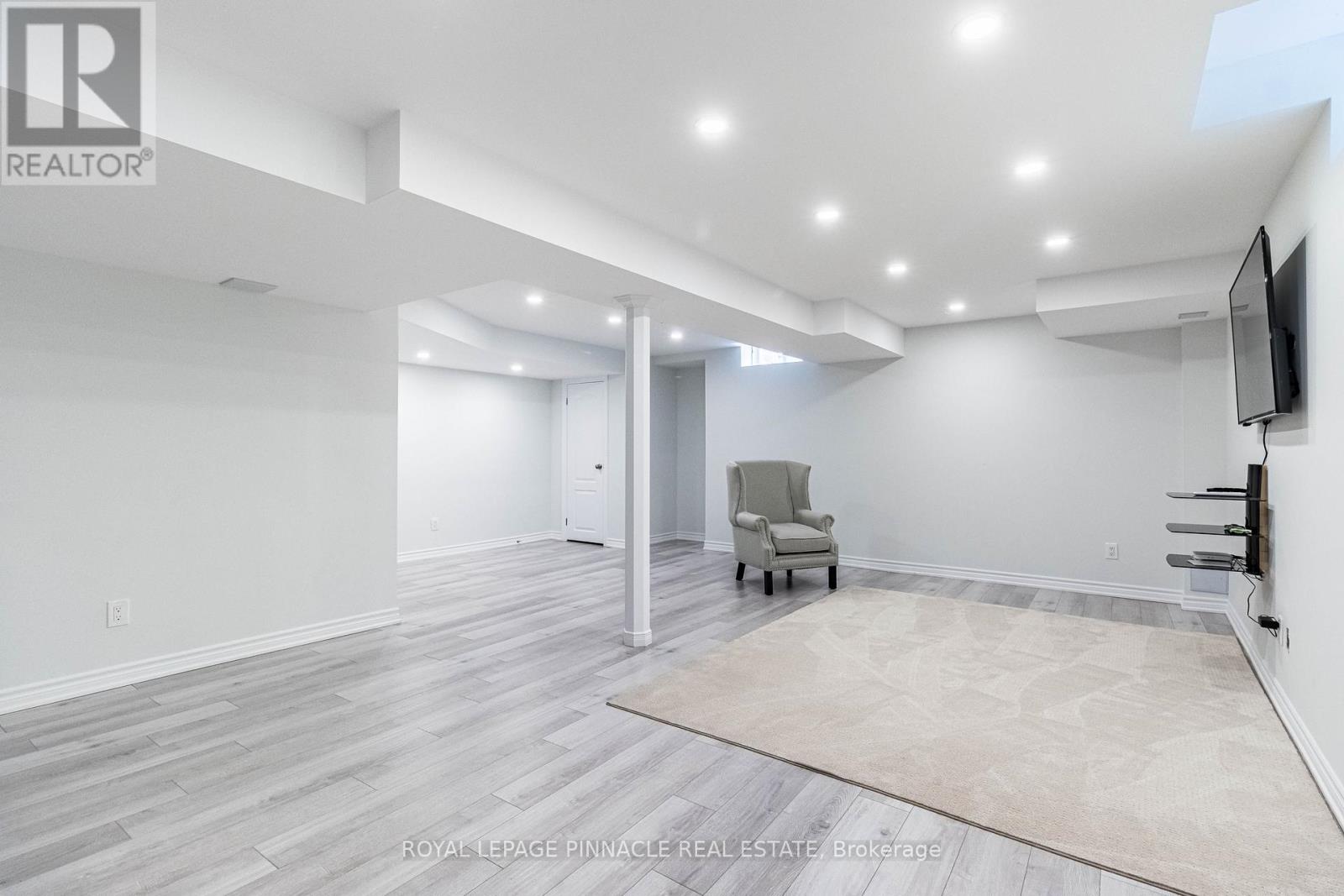 353 HINCKS DRIVE - 44