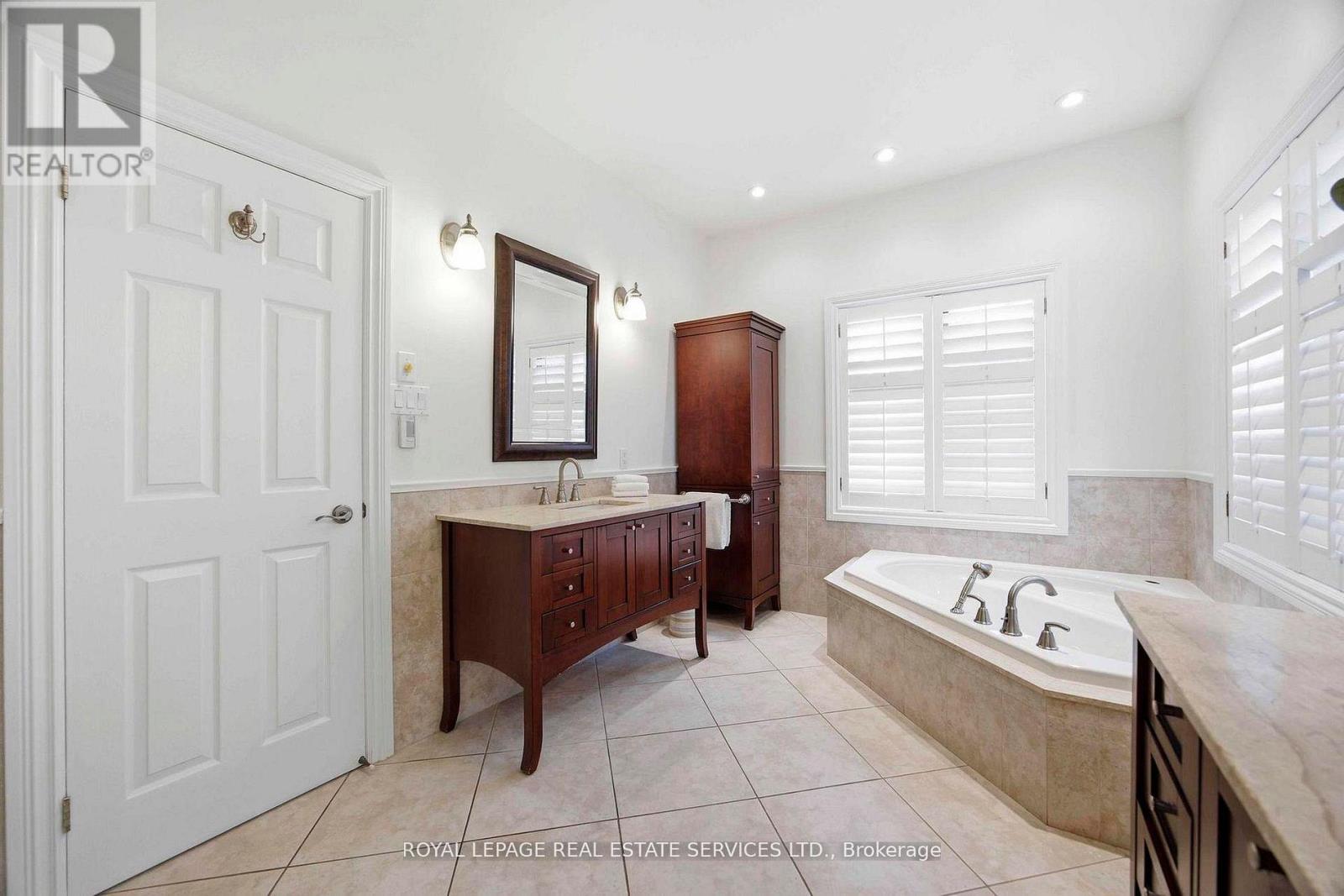 100 RATHBURN ROAD - 18