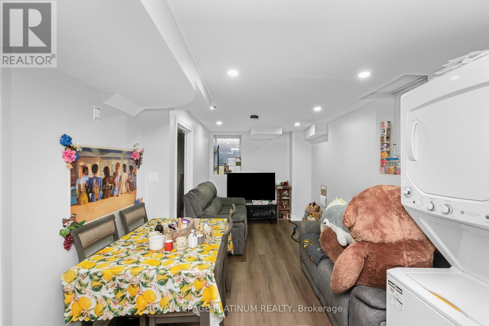 4 SILVER EGRET ROAD - 37