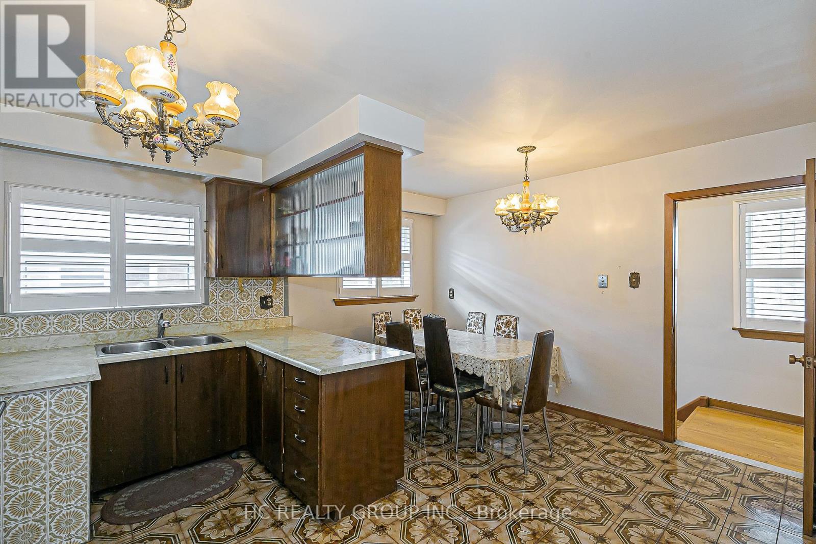 125 SHOREHAM DRIVE - 10