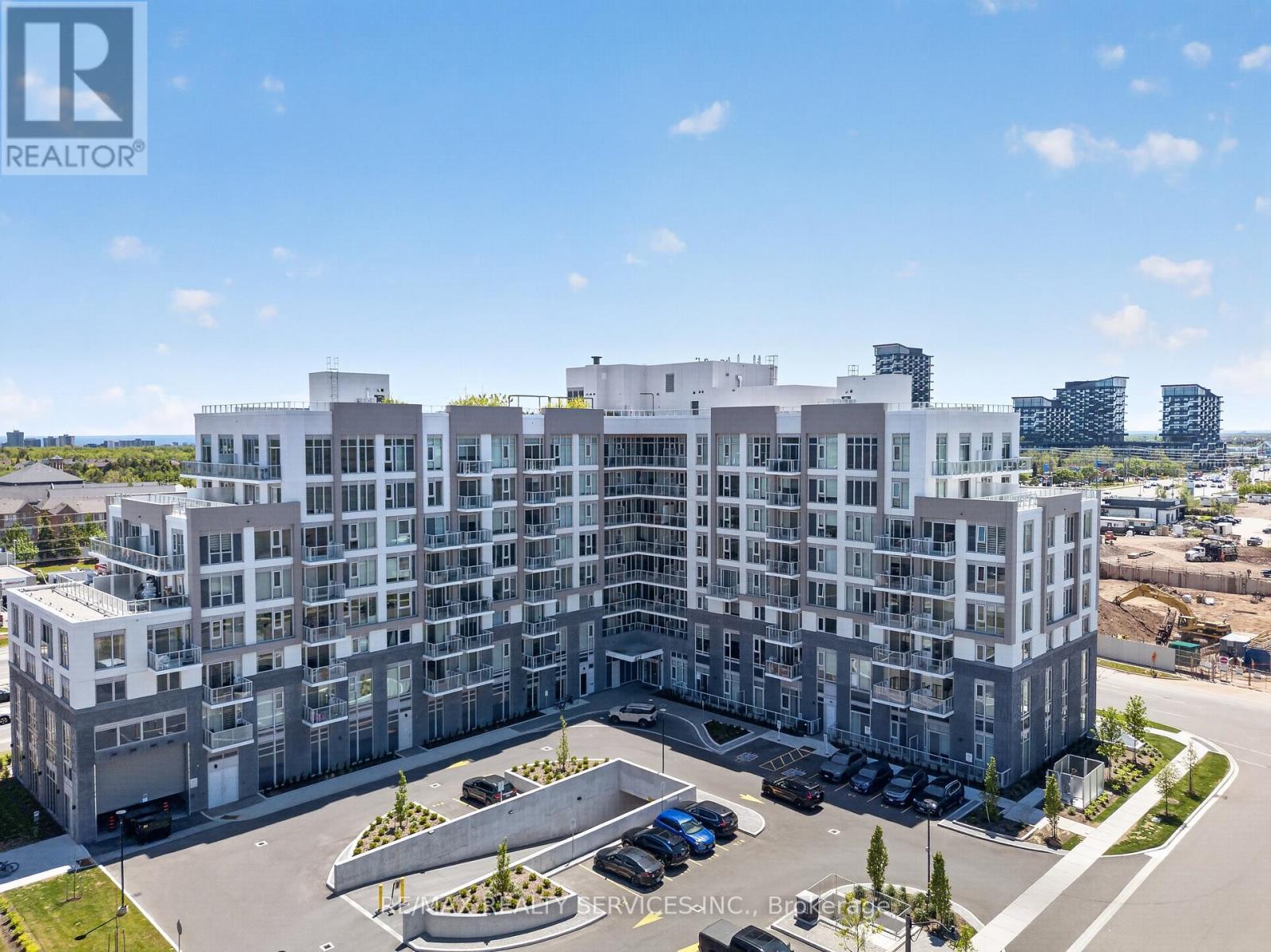 426 - 412 SILVER MAPLE ROAD