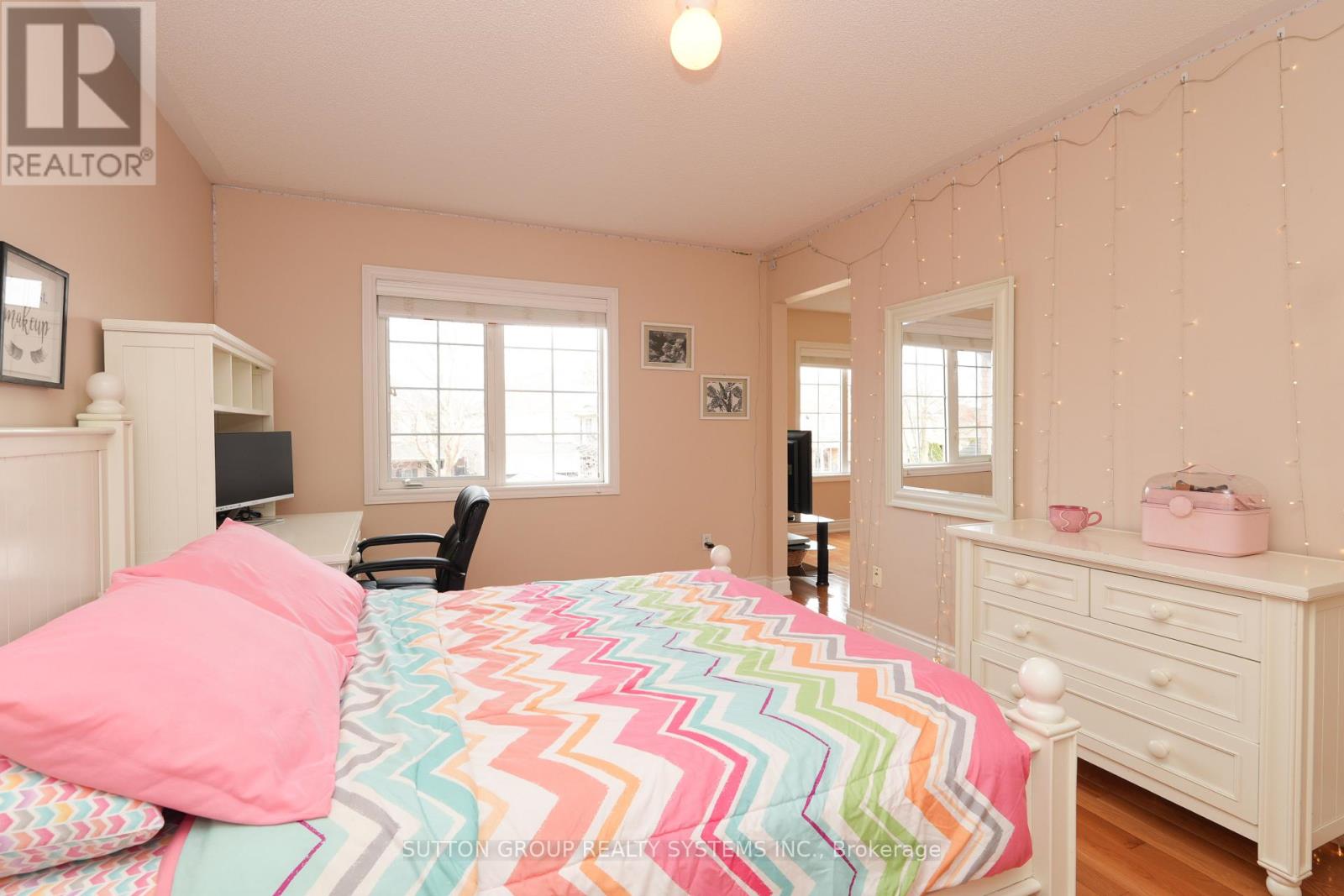 1382 AVON DRIVE - 26