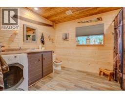 Kitchen - 1519 Highway 6 Highway, Cherryville, BC V0E2G1 Photo 12