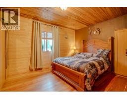 Foyer - 1519 Highway 6 Highway, Cherryville, BC V0E2G1 Photo 13
