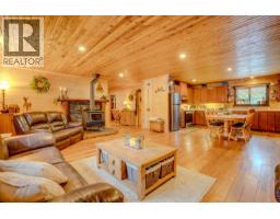 Living room - 1519 Highway 6 Highway, Cherryville, BC V0E2G1 Photo 10