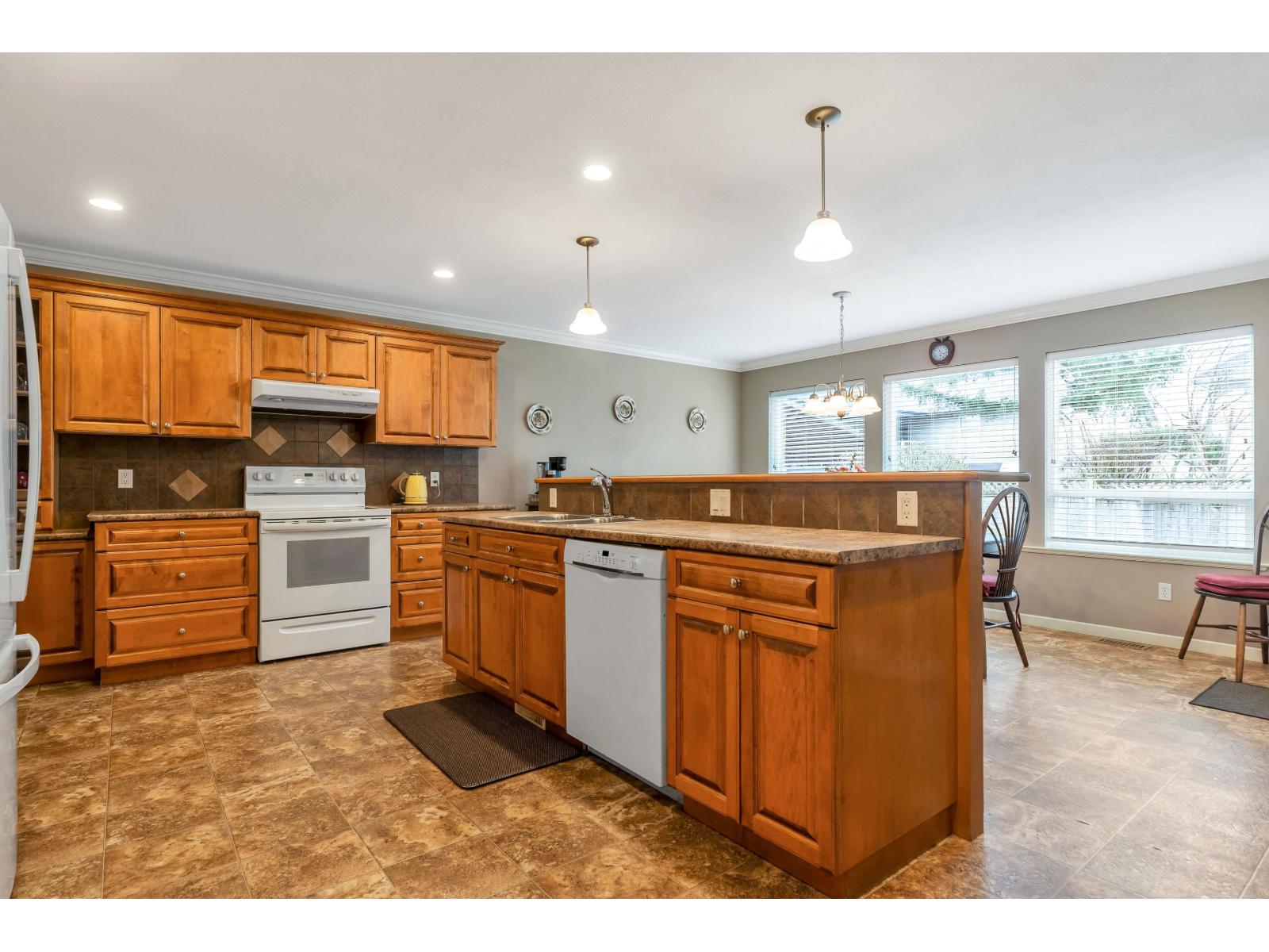 7 Bed, 4 Bath House for Sale in Abbotsford – 27932 BUFFER CRESCENT, Abbotsford – MLS# R3126746 - Image 10