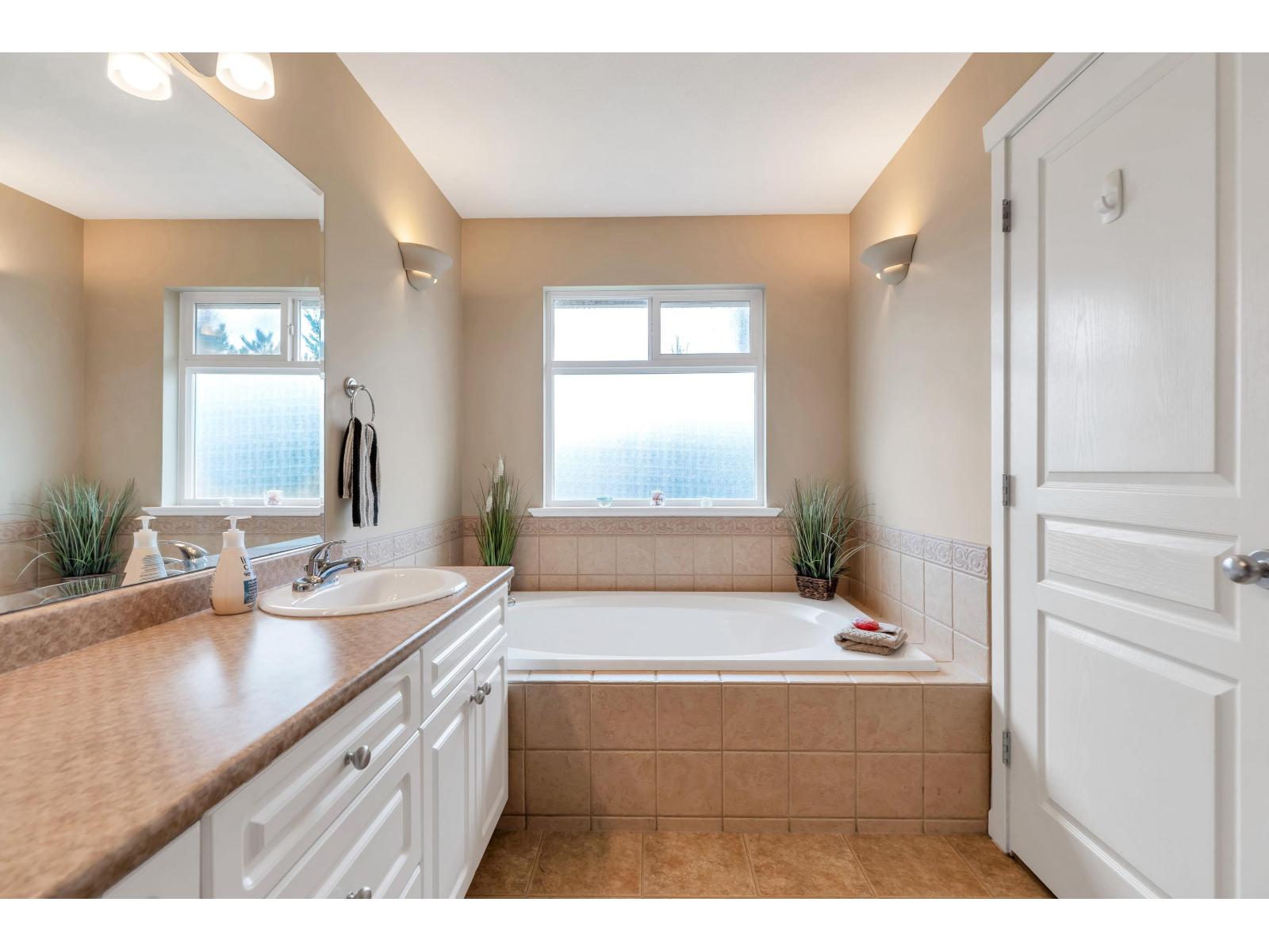 7 Bed, 4 Bath House for Sale in Abbotsford – 27932 BUFFER CRESCENT, Abbotsford – MLS# R3126746 - Image 26