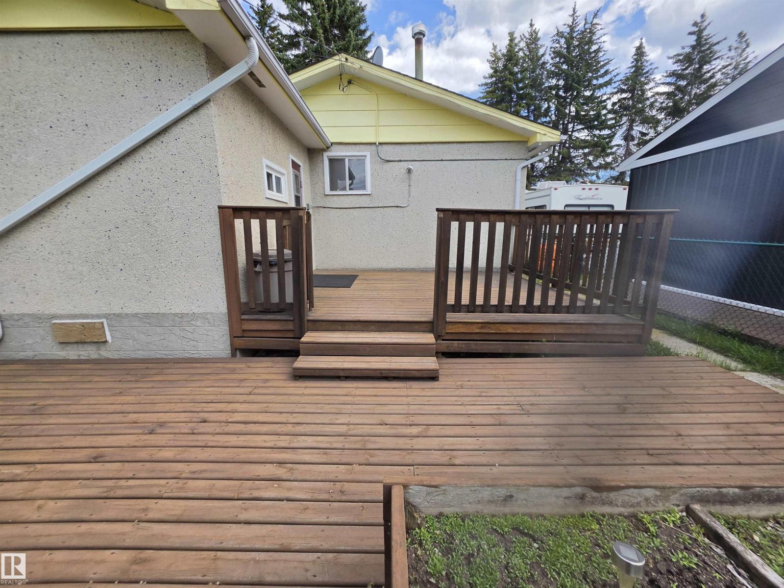 4512 45 AV - Image 2