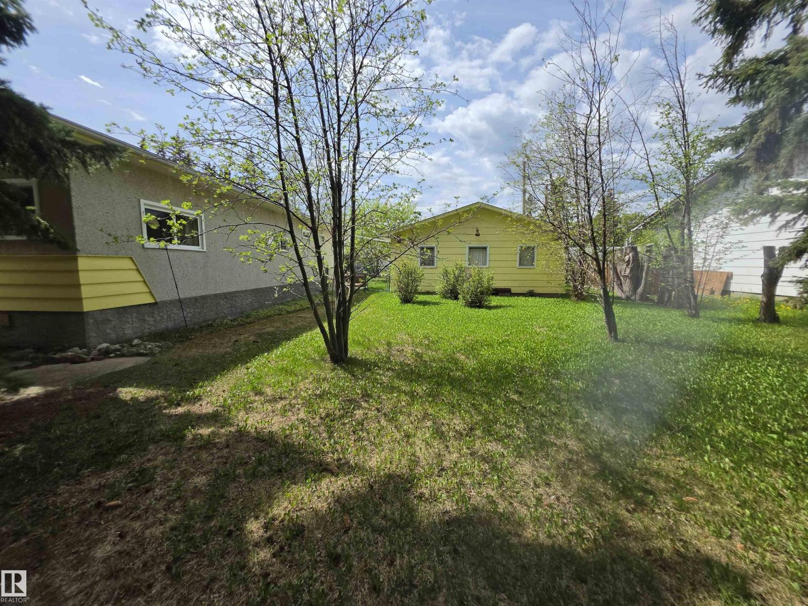4512 45 AV - Image 3
