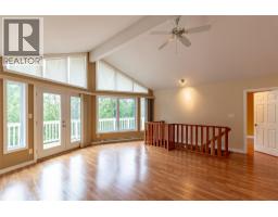 Living room - 16242 Selkirk Road, Crawford Bay, BC V0B1E0 Photo 7
