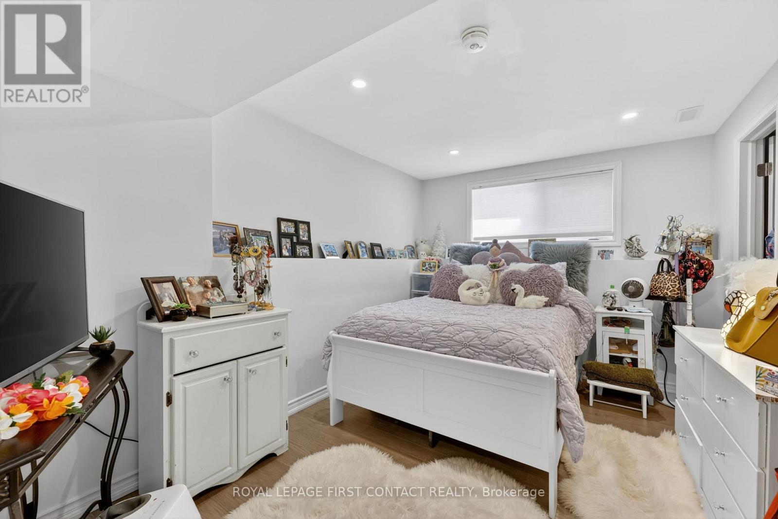 213 CLAIRE DRIVE - 32